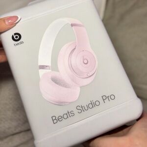 Beats Studio Pros (matte pink) 🌸🎀